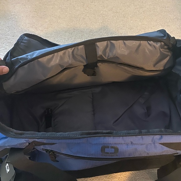 OGIO Motion Duffel- NWT - Picture 3 of 7